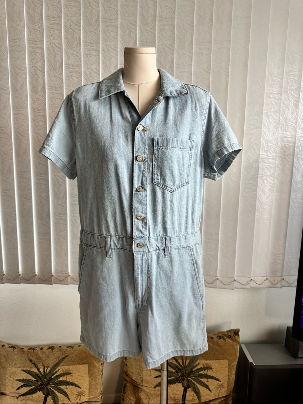 Levi’s NWT Light Wash Denim Short Sleeve Romper Jumpsuit Size Small